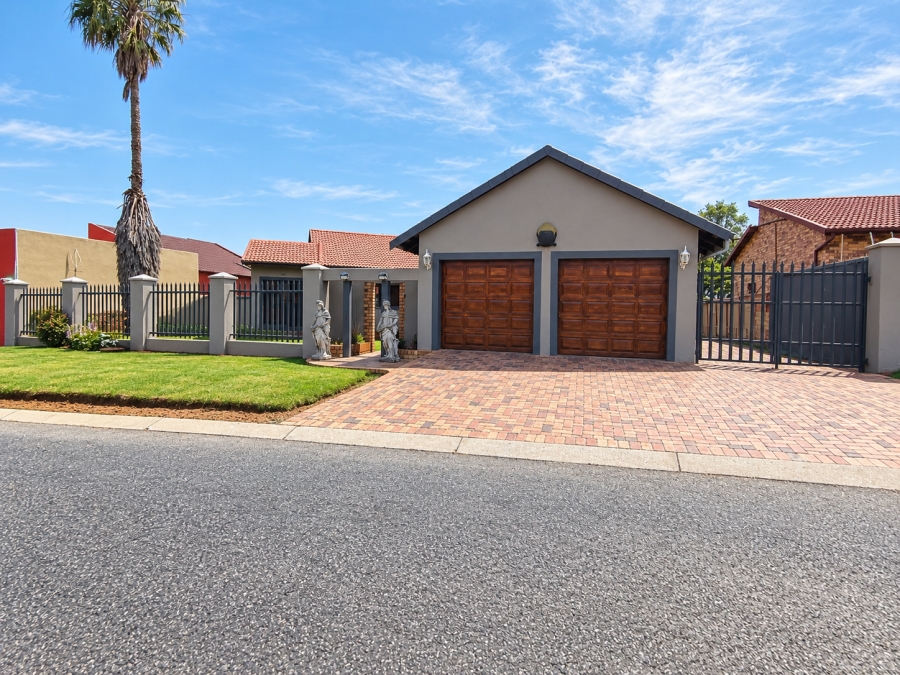 4 Bedroom Property for Sale in Dalpark Ext 1 Gauteng