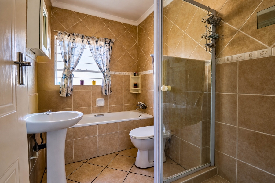 2 Bedroom Property for Sale in Raslouw A H Gauteng