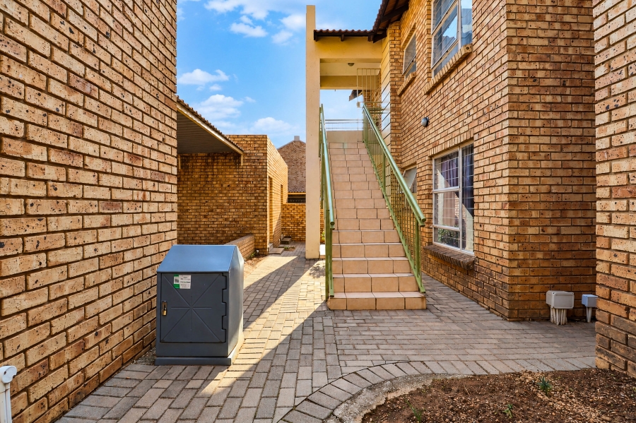2 Bedroom Property for Sale in Raslouw A H Gauteng