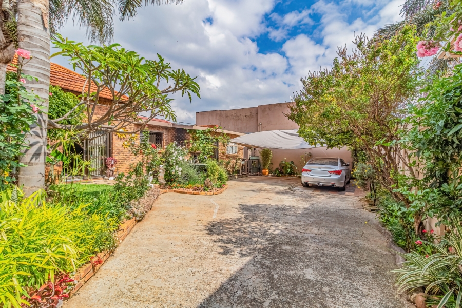 5 Bedroom Property for Sale in Kensington Gauteng