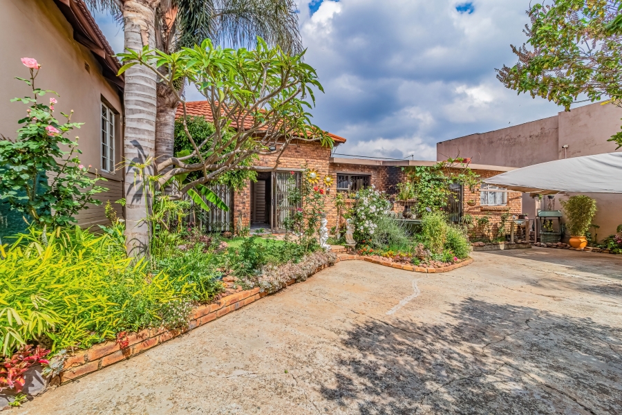 5 Bedroom Property for Sale in Kensington Gauteng