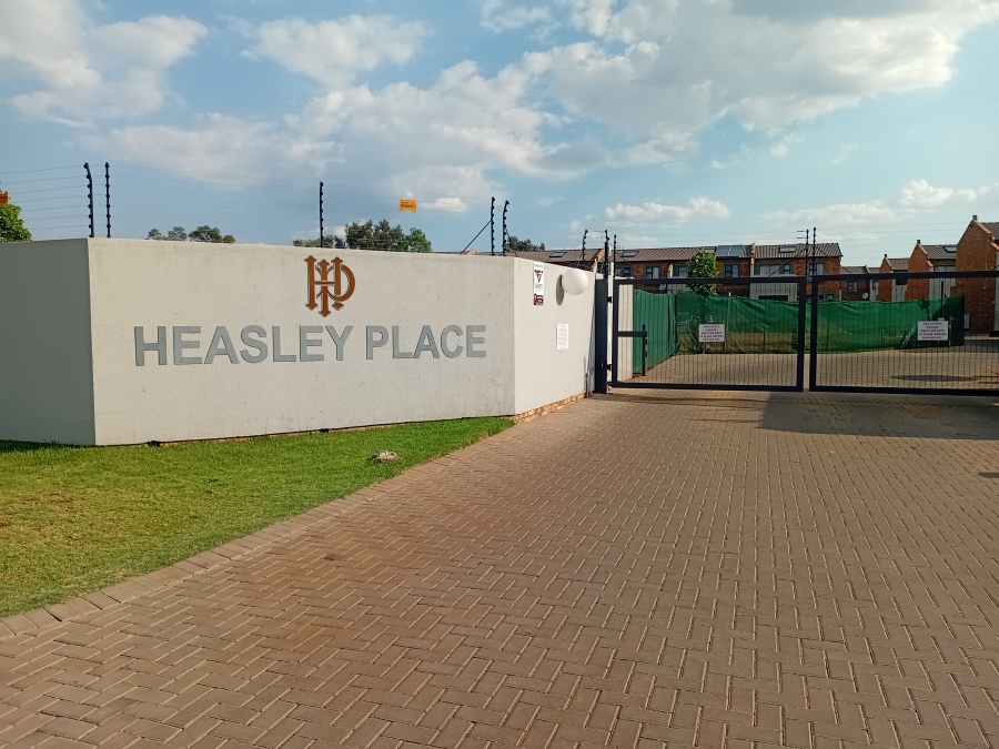 3 Bedroom Property for Sale in Denneoord Gauteng