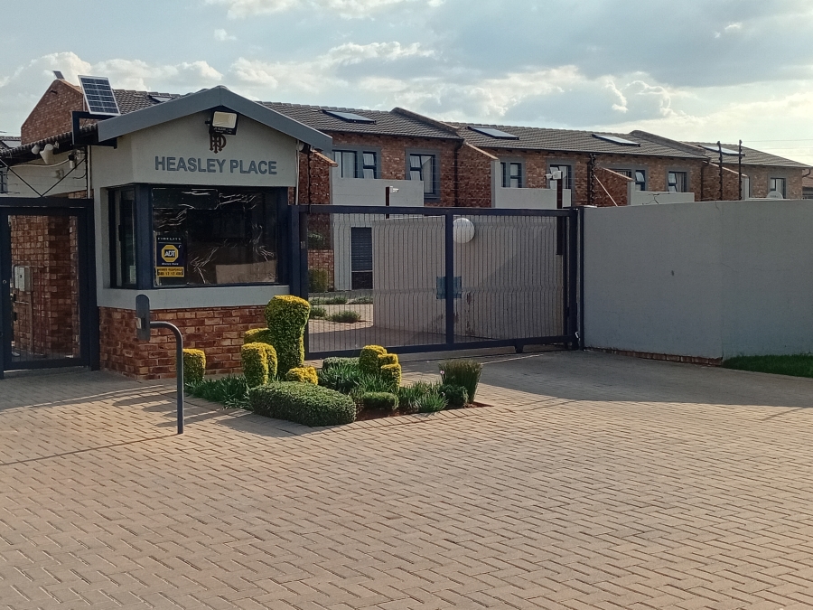3 Bedroom Property for Sale in Denneoord Gauteng