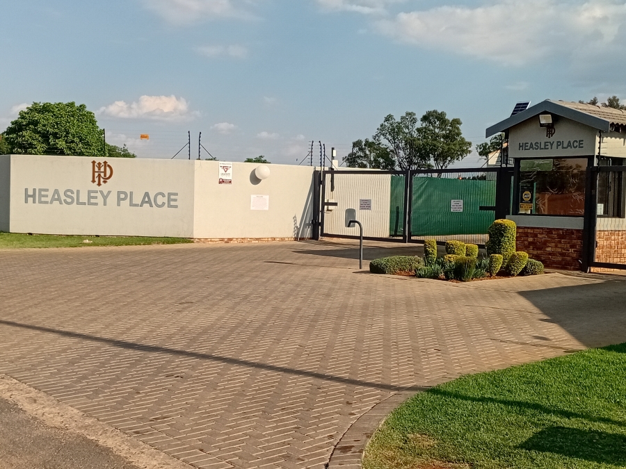 3 Bedroom Property for Sale in Denneoord Gauteng