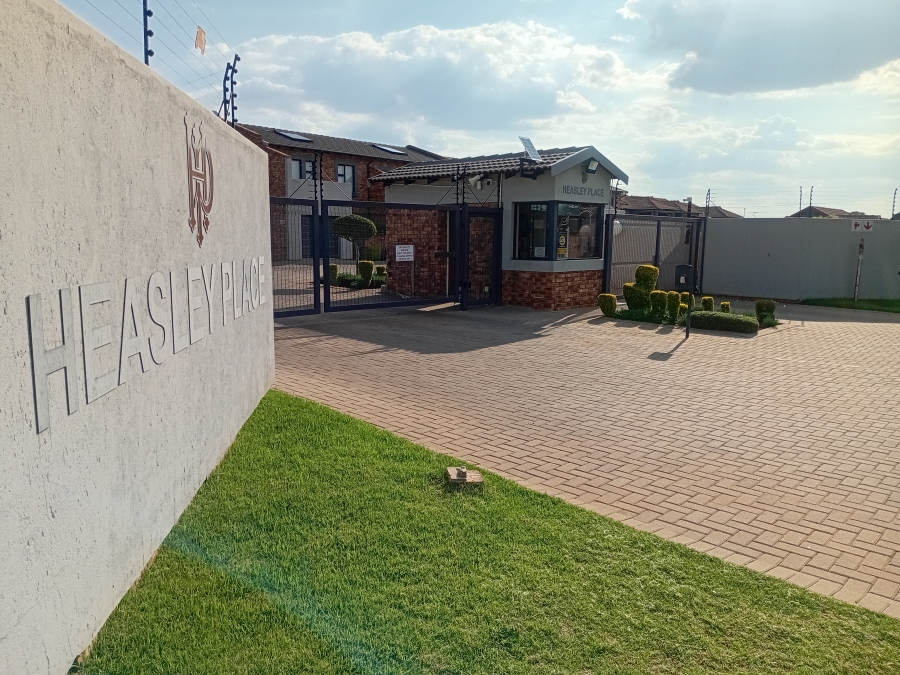 3 Bedroom Property for Sale in Denneoord Gauteng