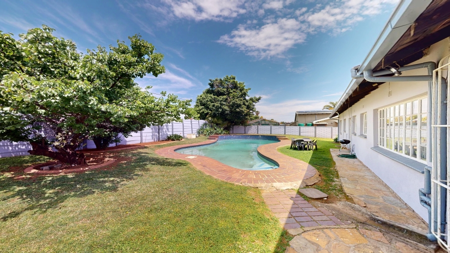 4 Bedroom Property for Sale in Glen Marais Gauteng