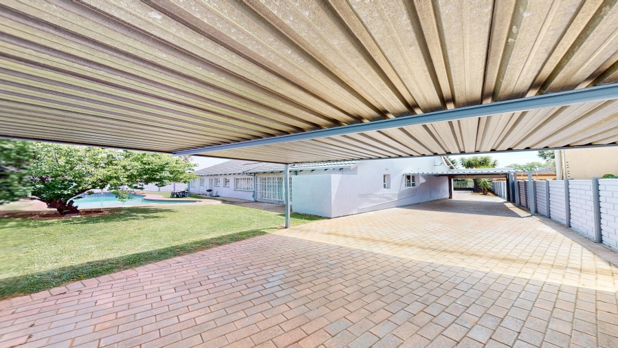 4 Bedroom Property for Sale in Glen Marais Gauteng