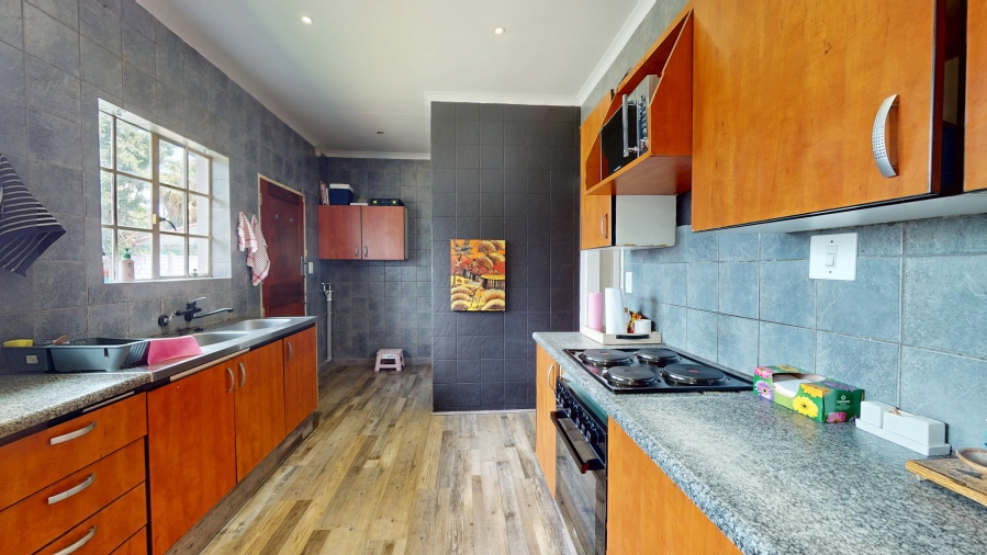 4 Bedroom Property for Sale in Glen Marais Gauteng