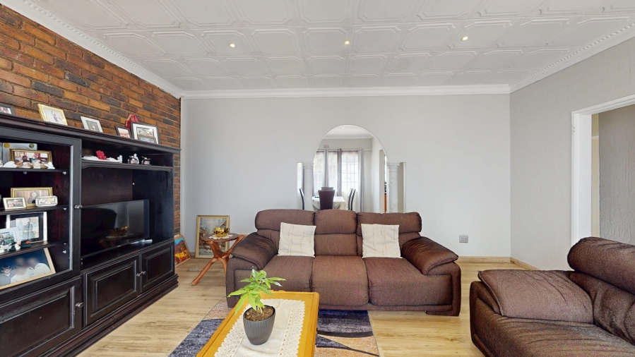 4 Bedroom Property for Sale in Glen Marais Gauteng