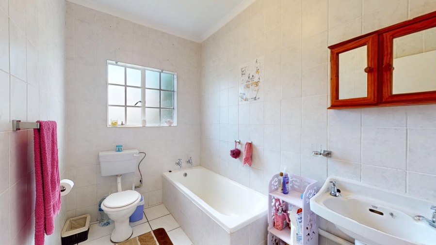4 Bedroom Property for Sale in Glen Marais Gauteng