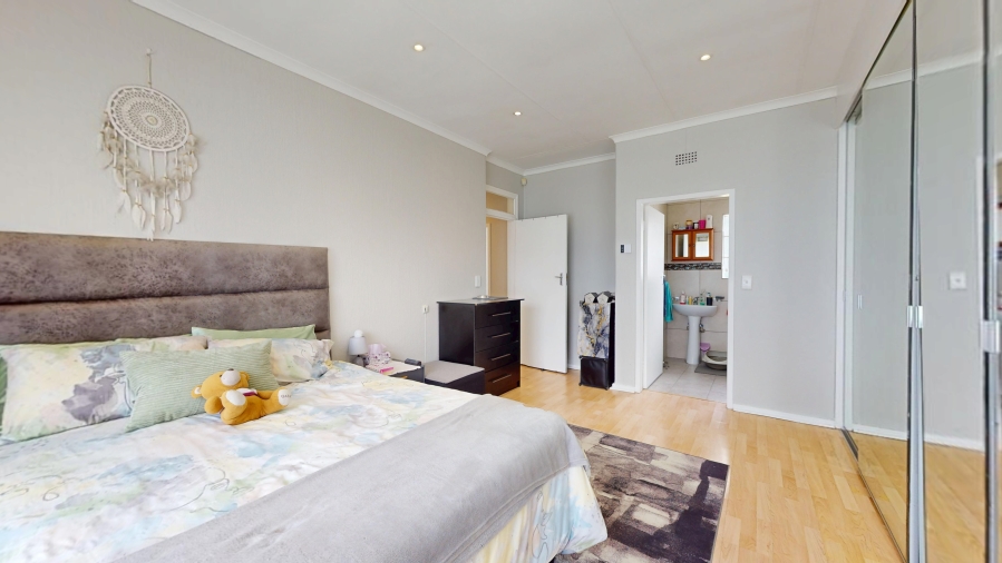 4 Bedroom Property for Sale in Glen Marais Gauteng
