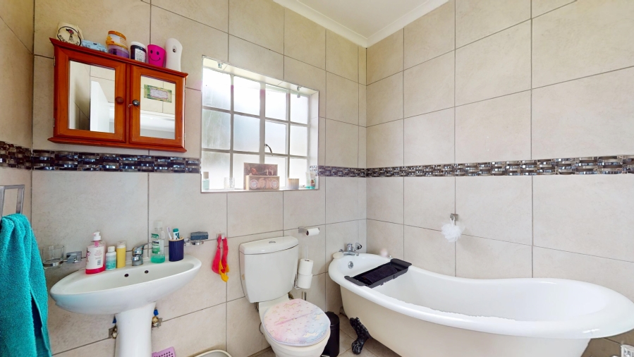 4 Bedroom Property for Sale in Glen Marais Gauteng