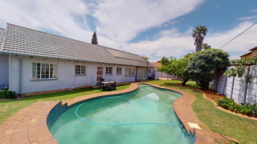 4 Bedroom Property for Sale in Glen Marais Gauteng