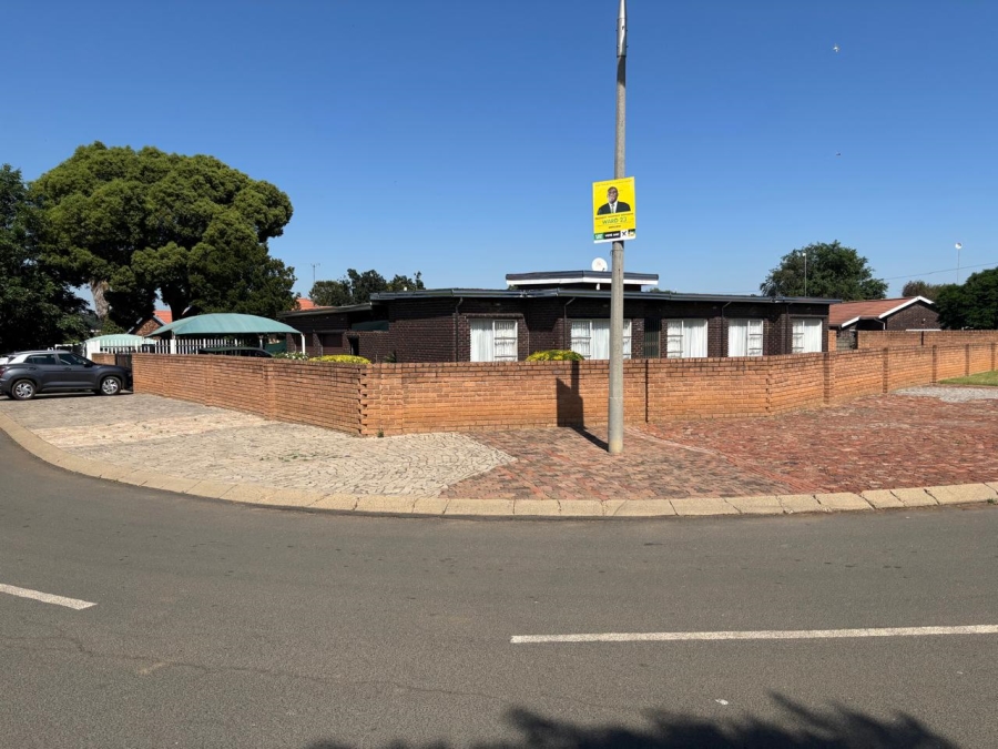 3 Bedroom Property for Sale in Bonanne Gauteng