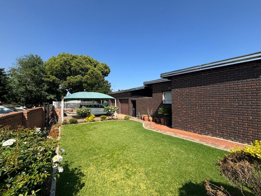 3 Bedroom Property for Sale in Bonanne Gauteng