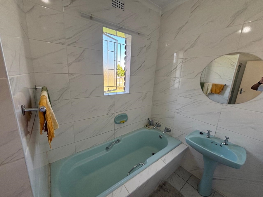 3 Bedroom Property for Sale in Bonanne Gauteng