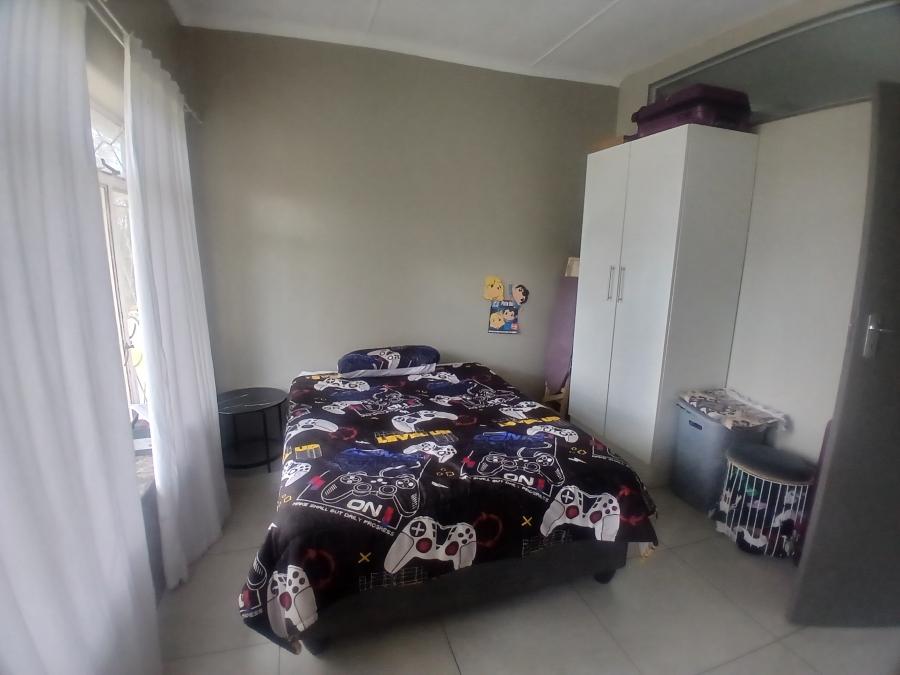 To Let 2 Bedroom Property for Rent in Chrisville Gauteng