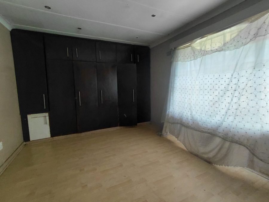 8 Bedroom Property for Sale in The Hill Gauteng