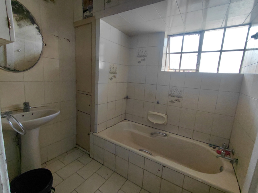 8 Bedroom Property for Sale in The Hill Gauteng