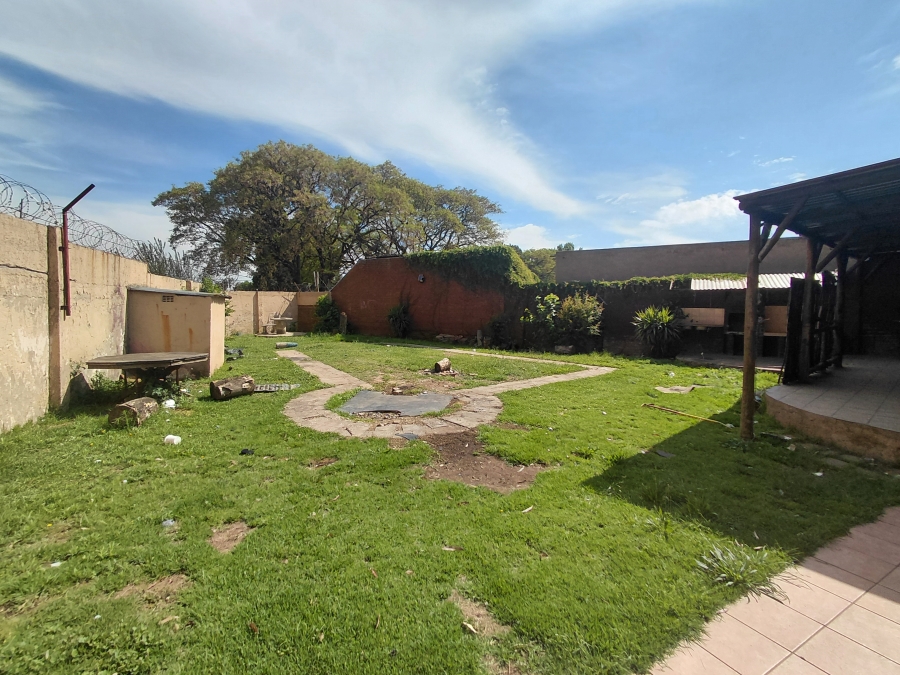8 Bedroom Property for Sale in The Hill Gauteng