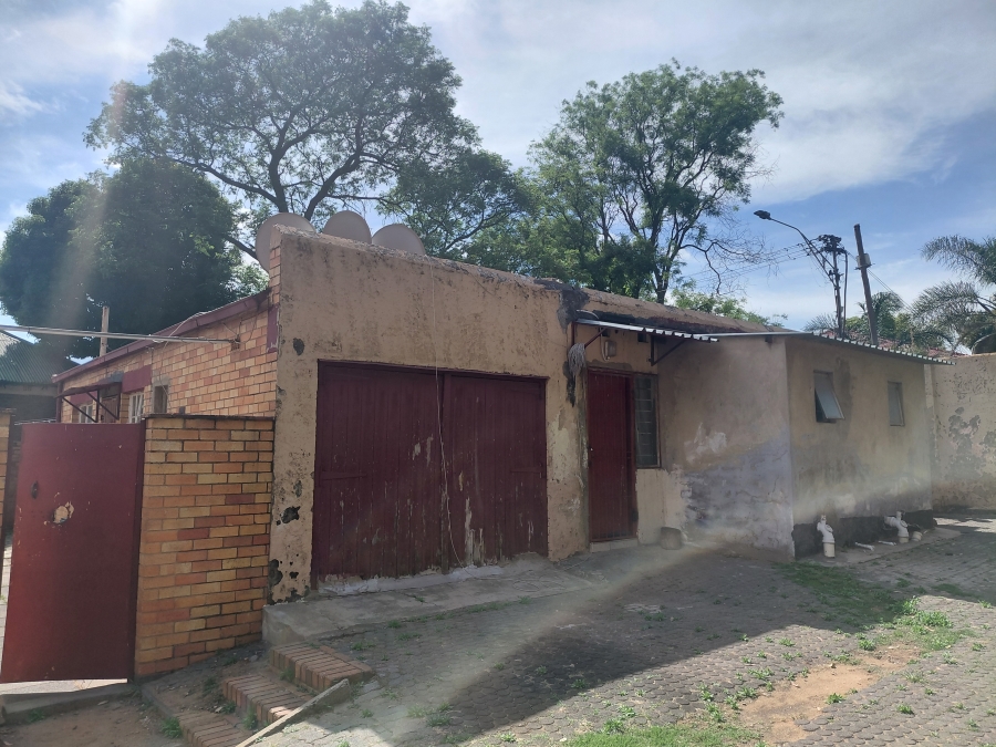 8 Bedroom Property for Sale in The Hill Gauteng