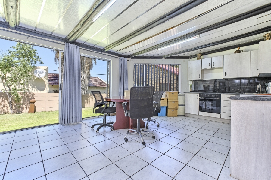 To Let 4 Bedroom Property for Rent in Halfway Gardens Gauteng