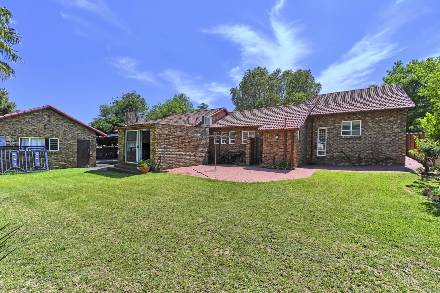To Let 4 Bedroom Property for Rent in Halfway Gardens Gauteng