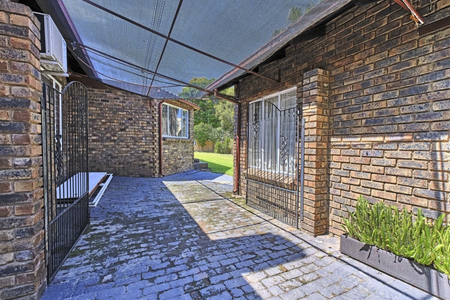 To Let 4 Bedroom Property for Rent in Halfway Gardens Gauteng