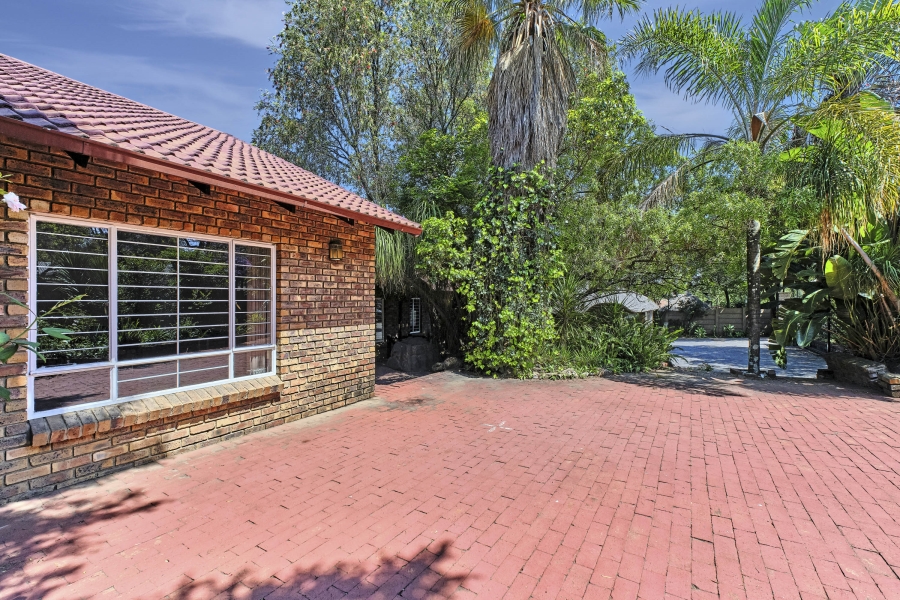To Let 4 Bedroom Property for Rent in Halfway Gardens Gauteng