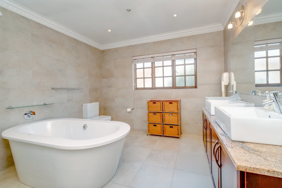 4 Bedroom Property for Sale in Lonehill Gauteng
