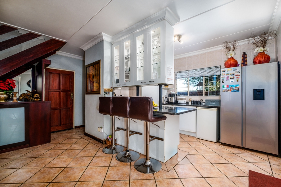 To Let 4 Bedroom Property for Rent in Sundowner Gauteng