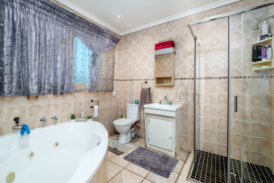 To Let 4 Bedroom Property for Rent in Sundowner Gauteng