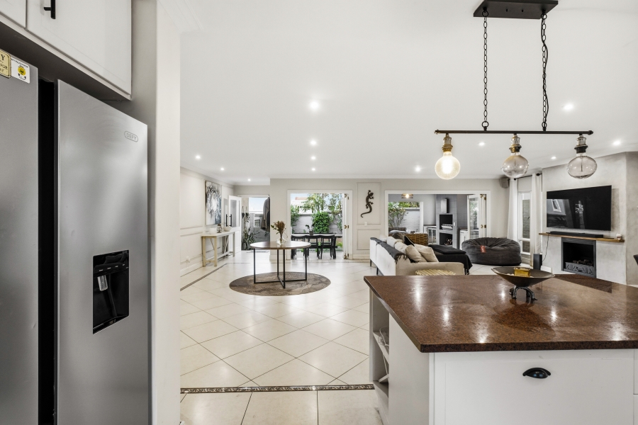 4 Bedroom Property for Sale in Broadacres Gauteng