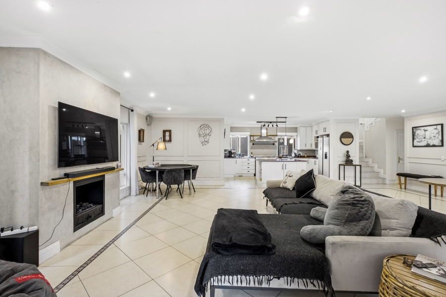 4 Bedroom Property for Sale in Broadacres Gauteng