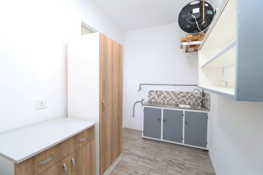 To Let 1 Bedroom Property for Rent in Savoy Estate Gauteng