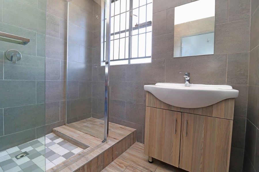 To Let 1 Bedroom Property for Rent in Savoy Estate Gauteng