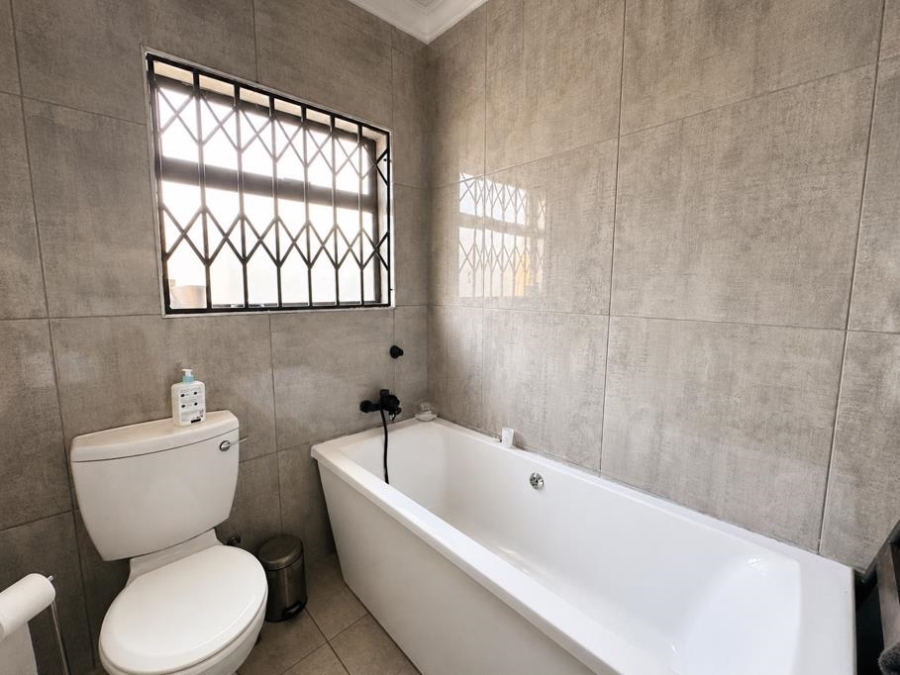 2 Bedroom Property for Sale in Lambton Gardens Gauteng