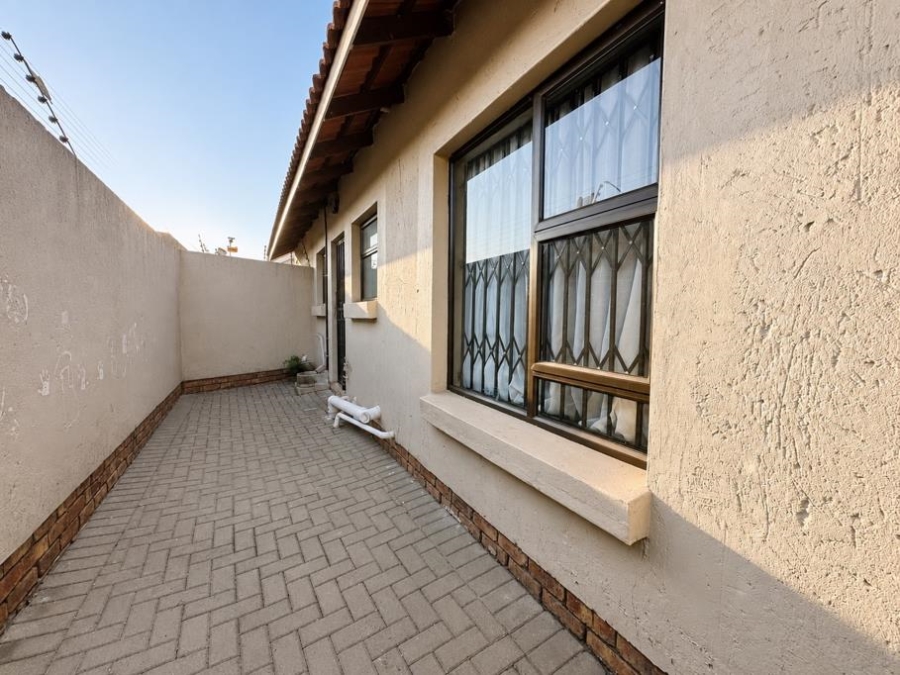 2 Bedroom Property for Sale in Lambton Gardens Gauteng