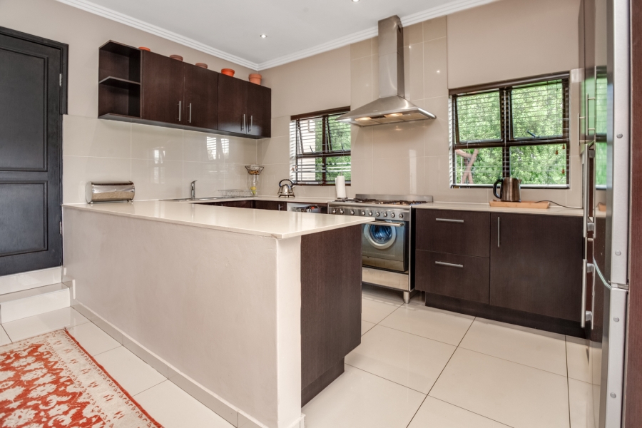 To Let 4 Bedroom Property for Rent in Barbeque Downs Gauteng