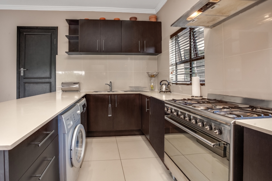 To Let 4 Bedroom Property for Rent in Barbeque Downs Gauteng