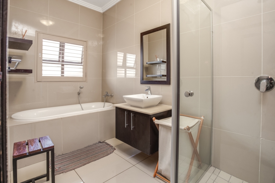 To Let 4 Bedroom Property for Rent in Barbeque Downs Gauteng
