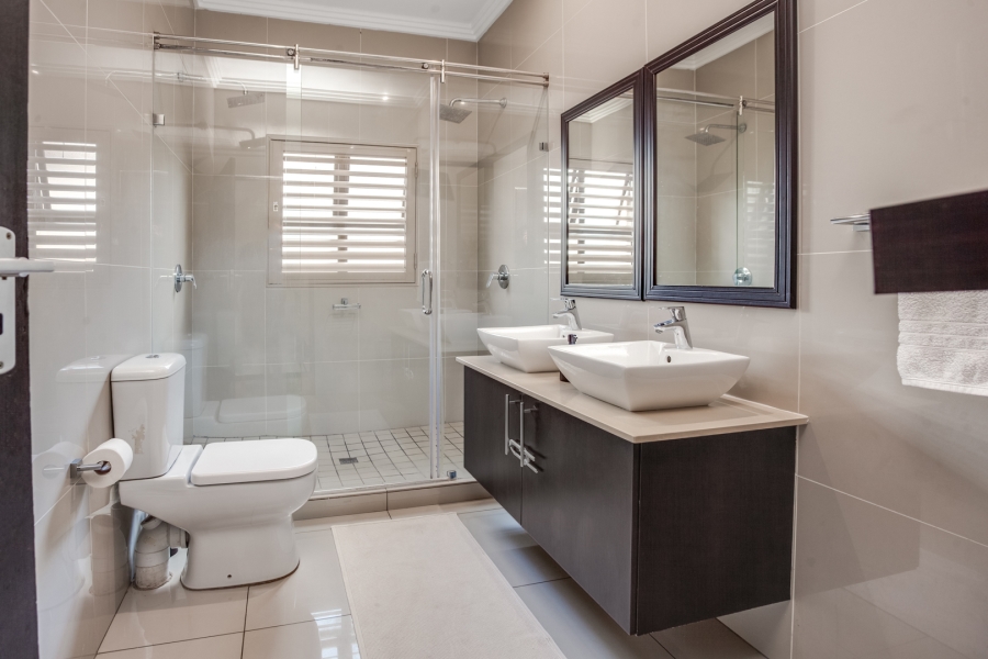 To Let 4 Bedroom Property for Rent in Barbeque Downs Gauteng