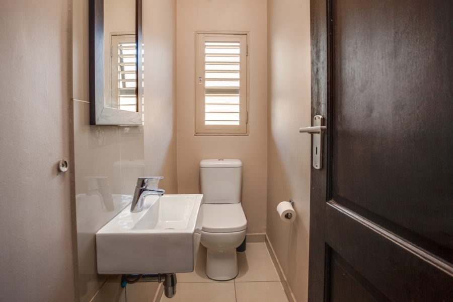 To Let 4 Bedroom Property for Rent in Barbeque Downs Gauteng