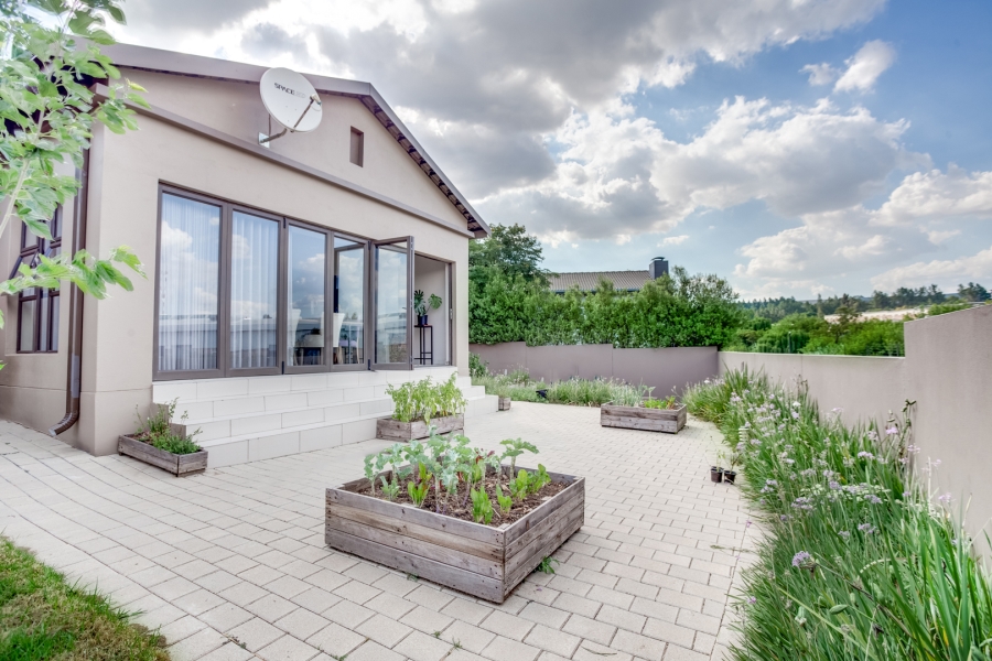 To Let 4 Bedroom Property for Rent in Barbeque Downs Gauteng