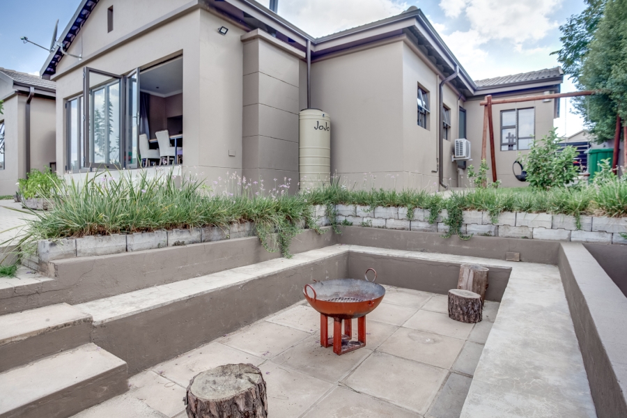 To Let 4 Bedroom Property for Rent in Barbeque Downs Gauteng