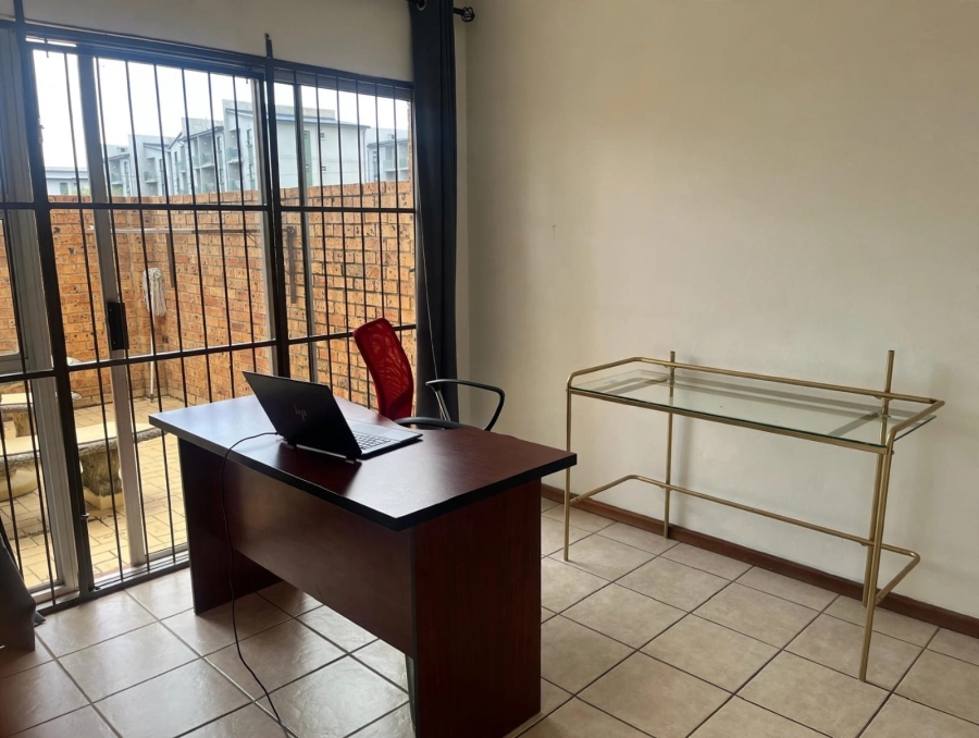 2 Bedroom Property for Sale in Noordwyk Gauteng