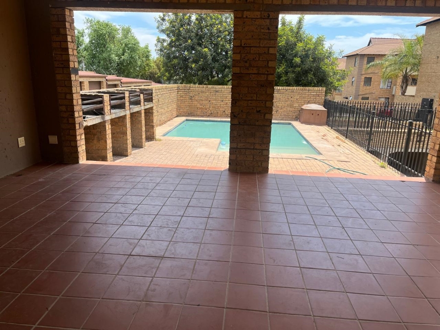 2 Bedroom Property for Sale in Noordwyk Gauteng