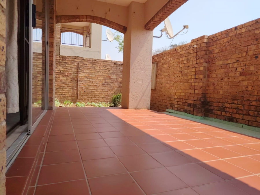 2 Bedroom Property for Sale in Noordwyk Gauteng