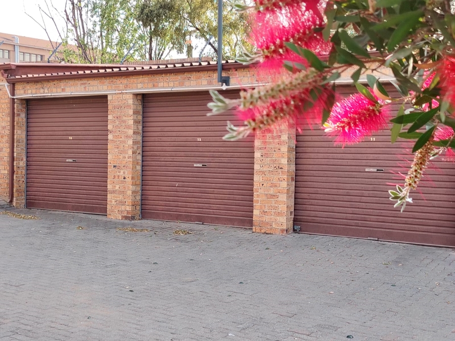 2 Bedroom Property for Sale in Noordwyk Gauteng