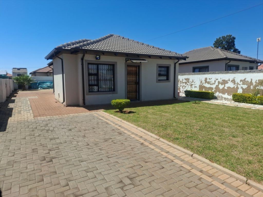 3 Bedroom Property for Sale in Westonaria Gauteng